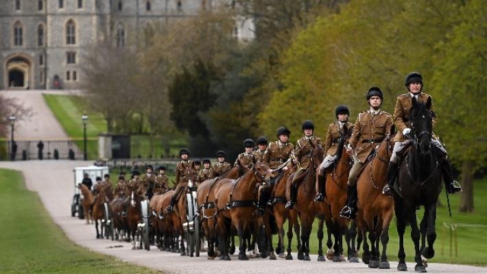 Filippo: William e Harry distanziati, un italiano al funerale