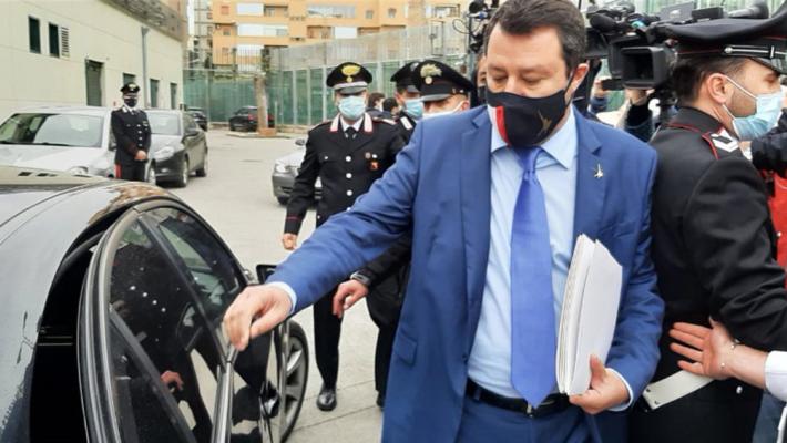 Caso Open Arms, Salvini rinviato a giudizio