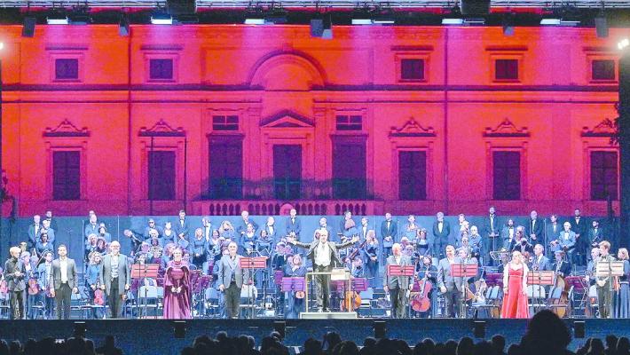 Premio al Regio, un bel segnale in tempi drammatici