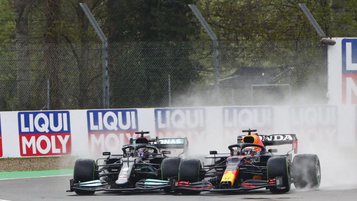 Imola, trionfa Verstappen, Hamilton rimonta fino al 2° posto. Quarto Leclerc
