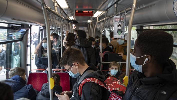 Bus travolse e uccise una donna, l'autista stava chattando a luci rosse 