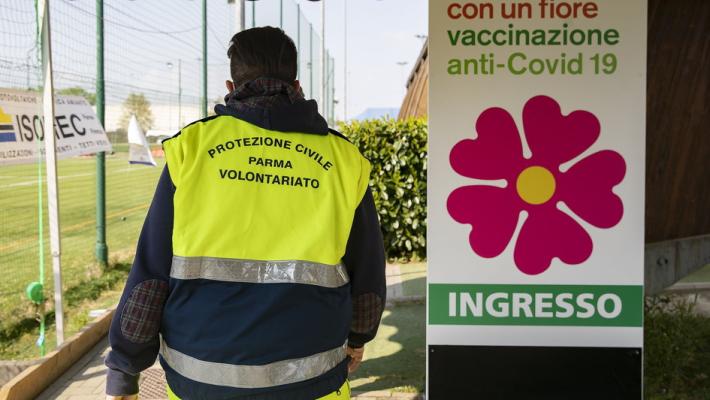 Protezione civile: «Noi, volontari nei punti vaccinazioni e ancora senza vaccino»