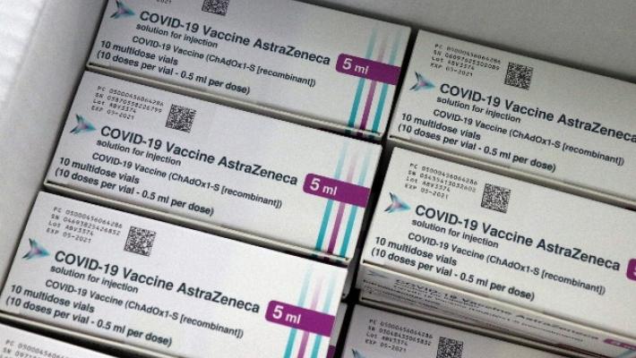 L'Ema: la seconda dose di AstraZeneca tra le 4 e le 12 settimane dopo la prima