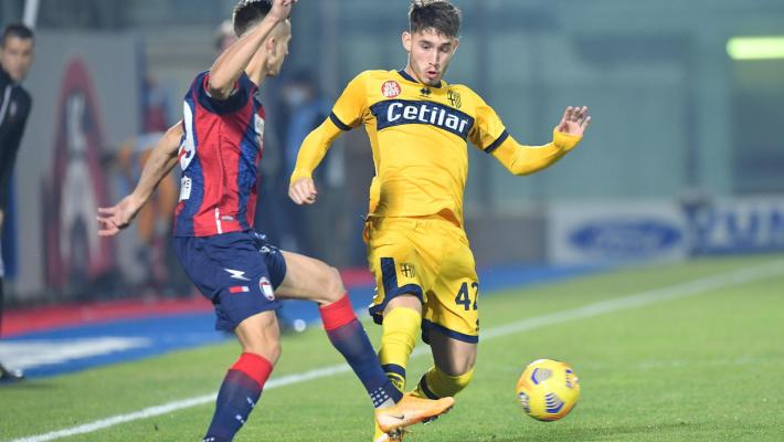 Crotone-Parma di venerd&igrave; anticipata alle 18.15
