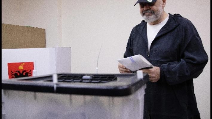 Albania: exit poll, testa a testa fra Rama e l'opposizione