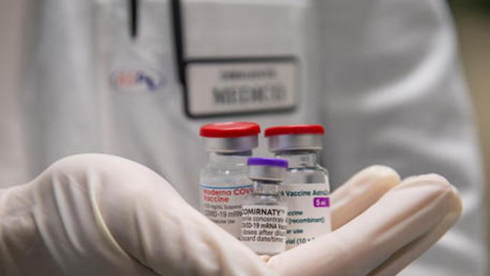 Vaccini: da oggi alle regioni 360mila dosi di Moderna e AstraZeneca