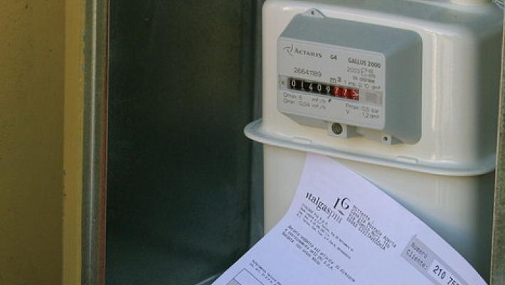 Luce e gas, nel 2023 erogati 2,4 miliardi ai meno abbienti