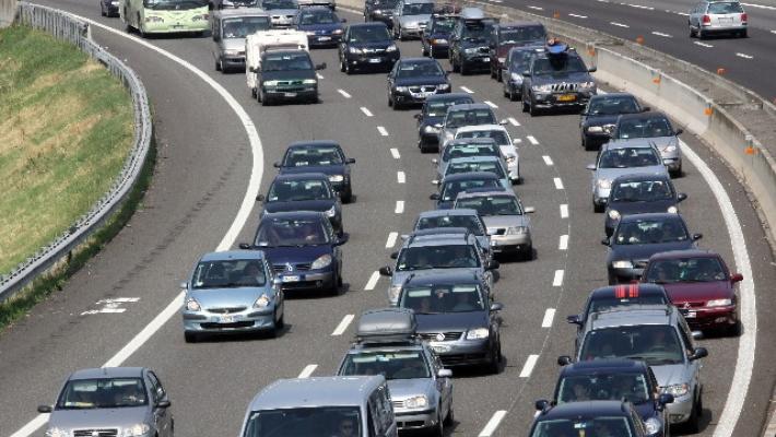 Auto ribaltata in A1, code nel pomeriggio tra Fidenza e Fiorenzuola 