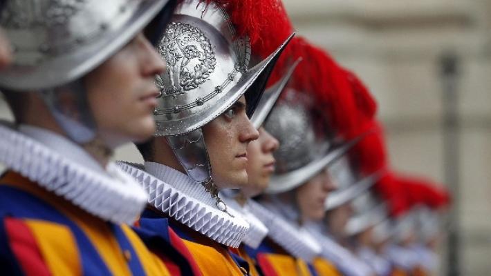 Paura in Vaticano: uomo in auto forza un varco d'ingresso. Preso in custodia dalle Guardie svizzere