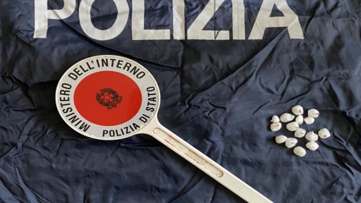 Girava in stazione con le dosi di shaboo: 25enne arrestato per spaccio 