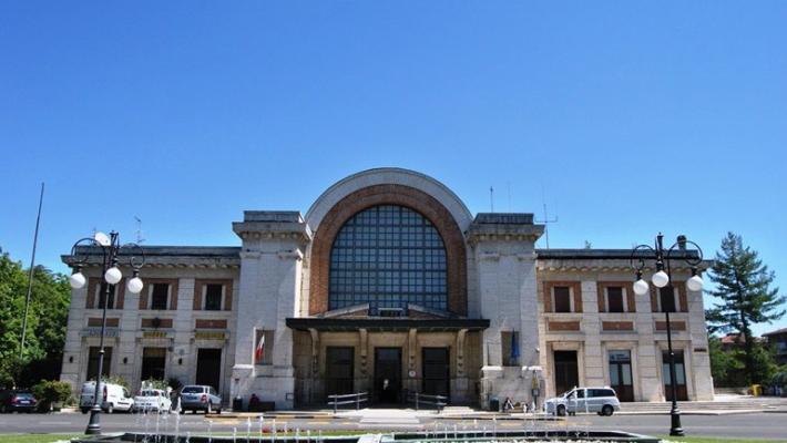 Evade dai domiciliari: ripreso poco prima di salire sul treno