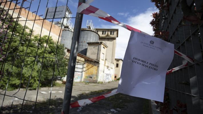 I ragazzi della «fabbrica»: «I sigilli non ci fermeranno»