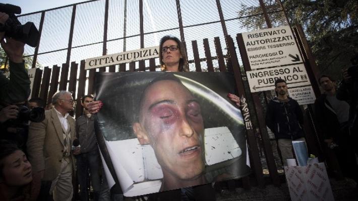 Cucchi: condannati a 13 anni due carabinieri per il pestaggio