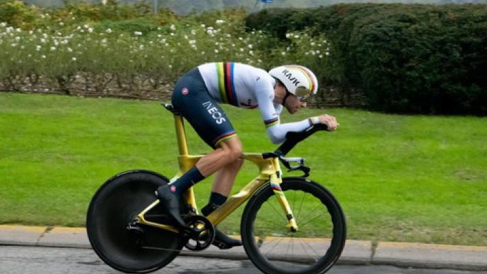 Giro d'Italia, Ganna vince la crono di Torino ed &egrave; la prima maglia rosa