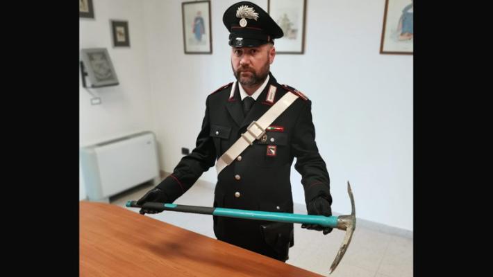 Rissa tra squadre di operai in strada: 4 persone denunciate dai carabinieri
