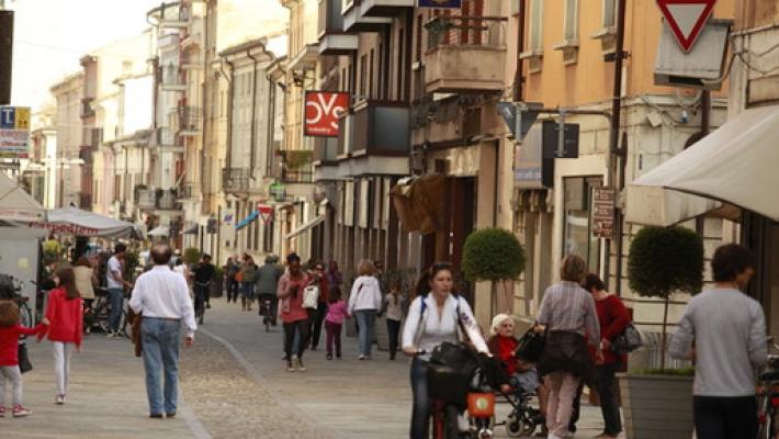 Negozi, il centro continua a soffrire «I costi sono diventati insostenibili»