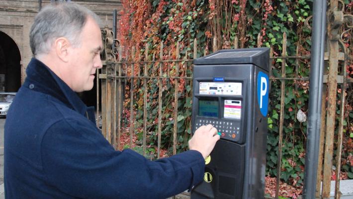 Cambiano "faccia" i parcometri della citt&agrave;: ecco come pagare la sosta