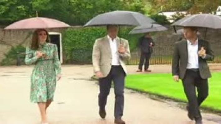 William e Harry al memoriale giardino in onore della madre