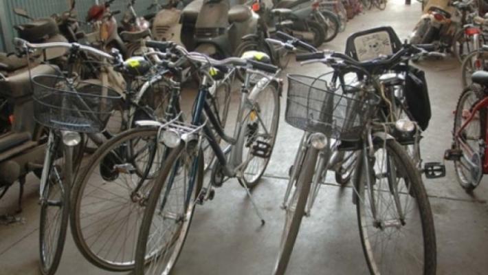 A due giorni dal furto, trova la sua bici in vendita online. Ma all'appuntamento i truffatori trovano i poliziotti