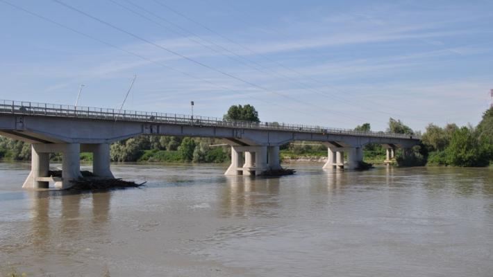 Ponte sul Po, chiusa la gara: 5 ditte in corsa