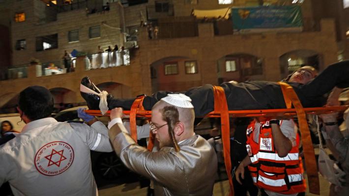 Crollo in una sinagoga a Gerusalemme, morti e feriti