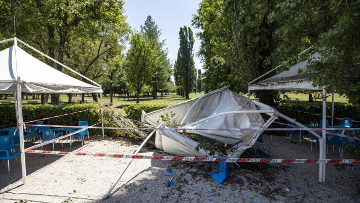 Anziana schiacciata da un ramo al parco Ferrari: quattro rinvii a giudizio