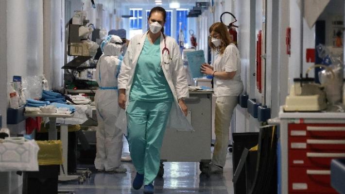 In Italia 5.218 nuovi casi e 218 morti. Tasso di positività in calo all’1,9%
