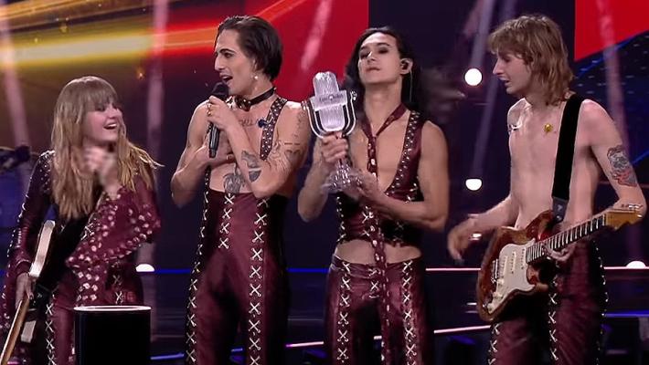"Zitti e buoni": l'esibizione di Rotterdam  - Video