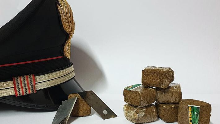 Parco Ducale, due gambiani trovati con hashish e cutter: denunciati