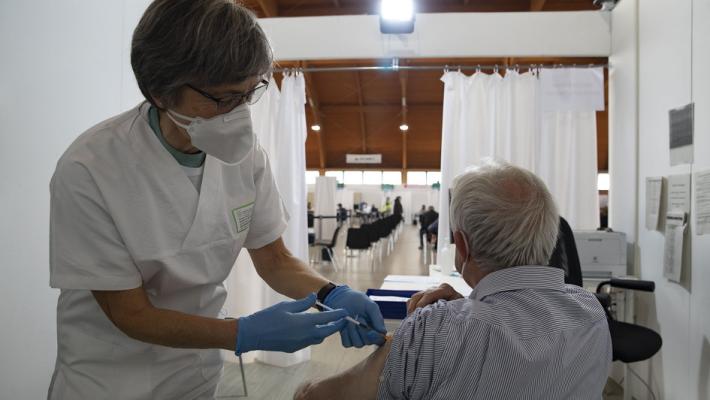 Allergie e vaccini, Ridolo: &laquo;Solo in rari casi meglio rinunciare&raquo;