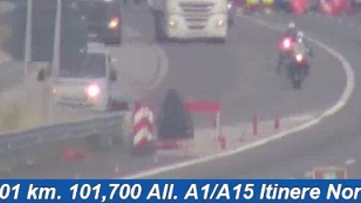 Code in autostrada fra Fidenza e svincolo per l'A15 per uno scontro fra due moto e un camper: due feriti gravissimi
