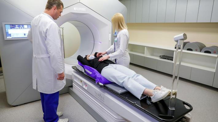 Dalla California al Maggiore: è arrivato oggi il terzo acceleratore lineare per la Radioterapia