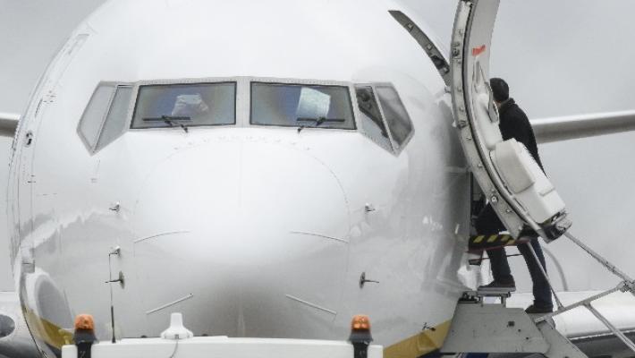 Germania: falsa allerta bomba, scalo forzato per un volo Ryanair