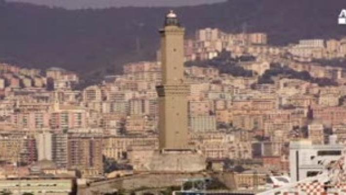 Fulmine danneggia Lanterna Genova, l'accende guardiano