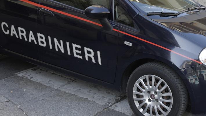 19enne reggiano pestato per motivi passionali: denunciati tre minorenni