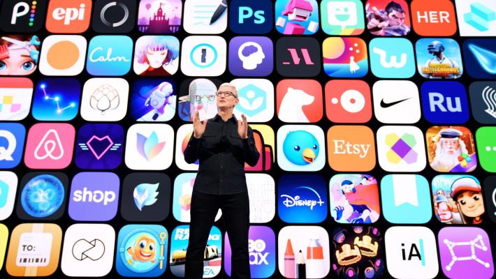 Apple presenta  IOS 15, il nuovo sistema operativo   per gli iPhone,  e Monterey, quello  per i Mac 
