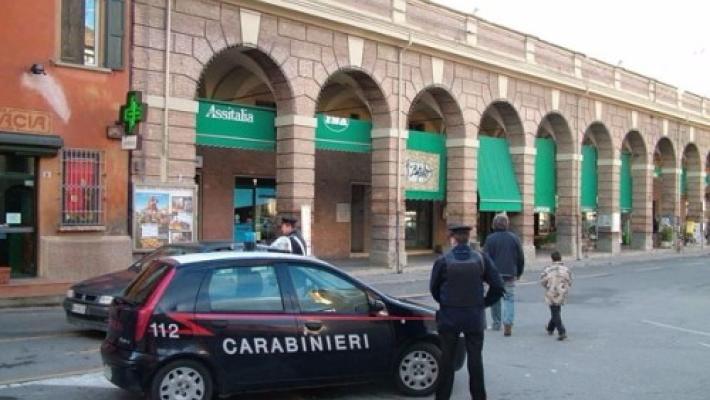 Intesta luce e gas all'ex moglie per non pagare le bollette: denunciato