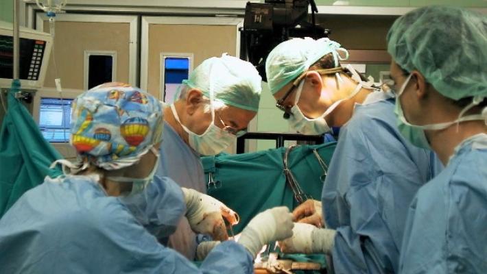 Operazione record, tolto tumore al rene senza cicatrici