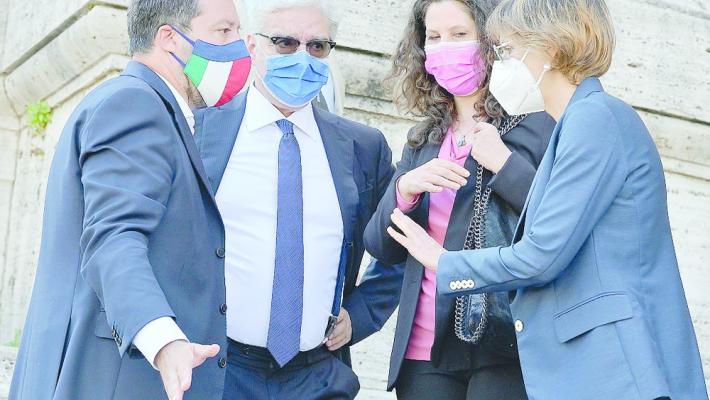 Sei quesiti rimettono in moto  la politica