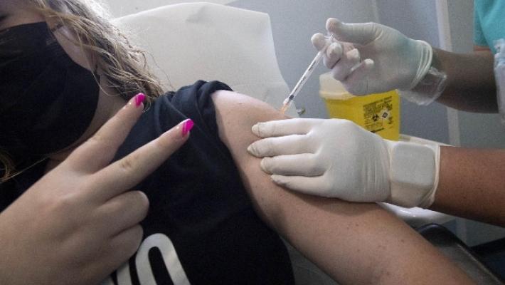 Vaccini: si aprono le prenotazioni per i 30-34enni a Parma 