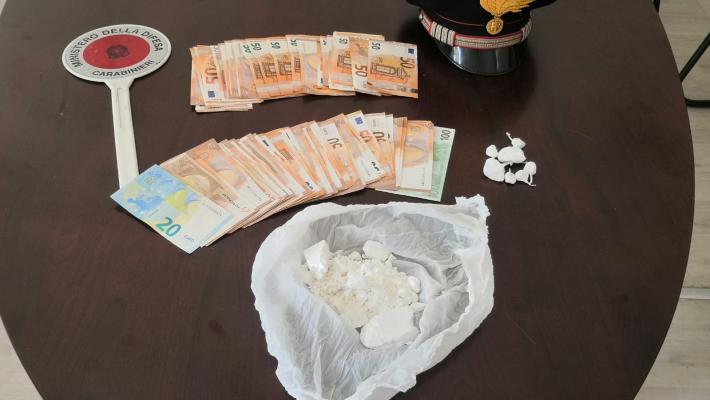 Caffè, aperitivi e cocaina: il barista patteggia 3 anni