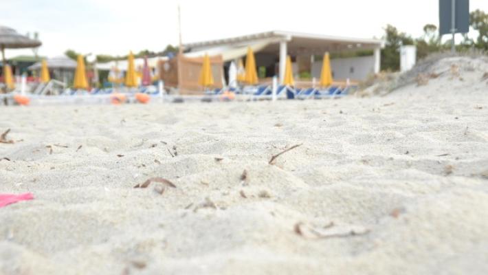 Atti osceni davanti a dei ragazzini in spiaggia a Bellaria: la polizia salva dal linciaggio un 45enne parmense