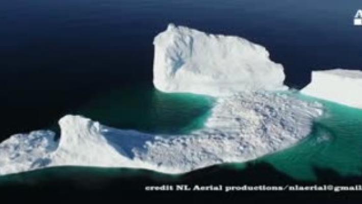 Ferryland, le immagini aeree del grande iceberg 