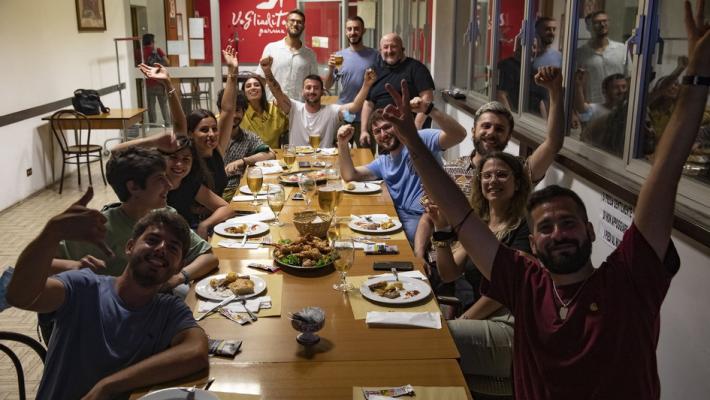 «Forza Azzurri» Il tifo indiavolato riparte dai circoli