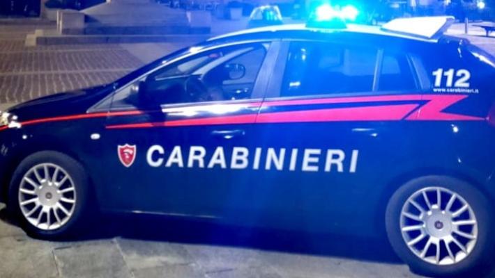 Rubate le biciclette di un albergo e danneggiamenti in centro