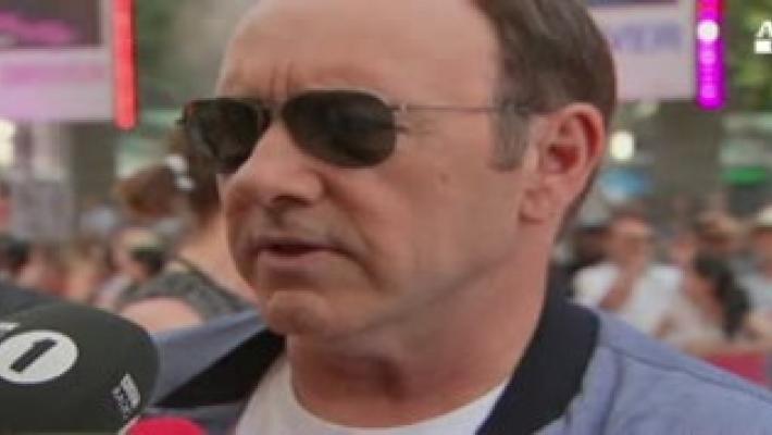 Kevin Spacey si scusa per molestie e fa coming out