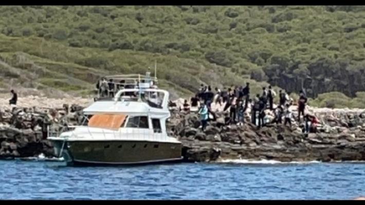 Migranti: sbarco in pieno giorno tra i bagnanti in Salento