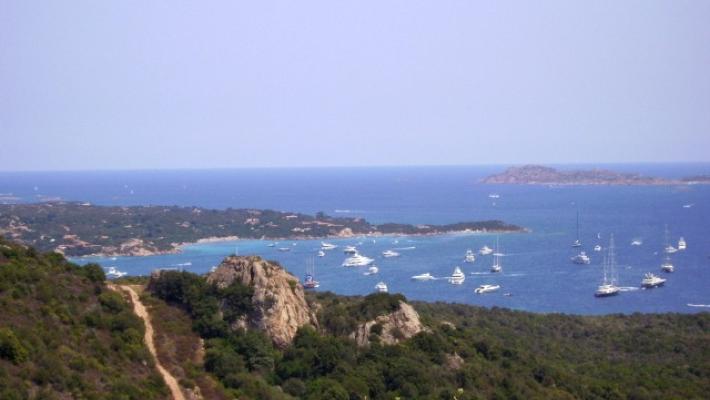 Fuori strada con l'auto in Costa Smeralda, muore 36enne