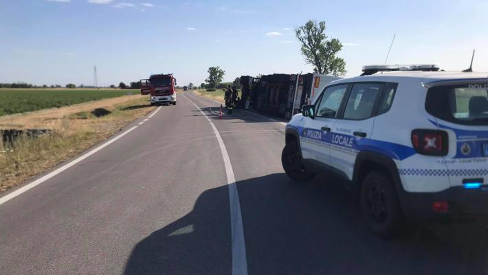 Motociclista cade sulla provinciale 33 a Sissa: trasportato al Maggiore