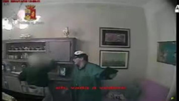 Ecco come il finto vigile truffava gli anziani Video